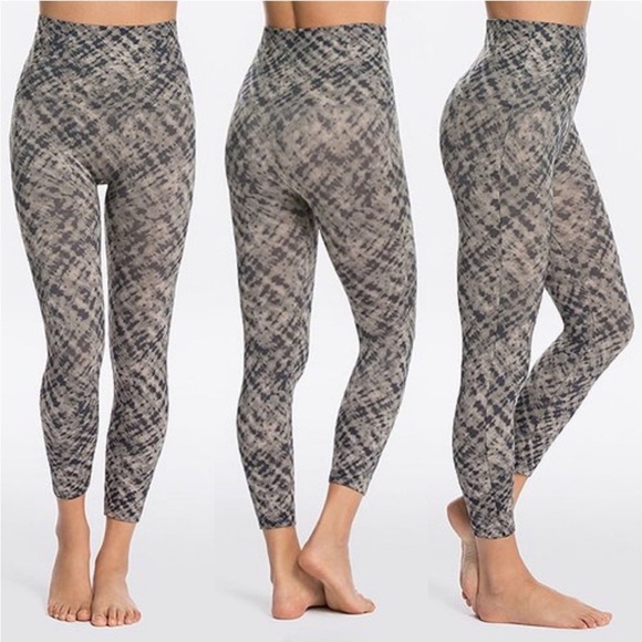 SPANX Pants - Spanx Look at Me Now Seamless Cropped Leggings Gray Watercolor NEW